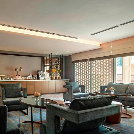 Hotel Stripes Kuala Lumpur, Autograph Collection Exterior foto The Club lounge at Hong Kong International Airport