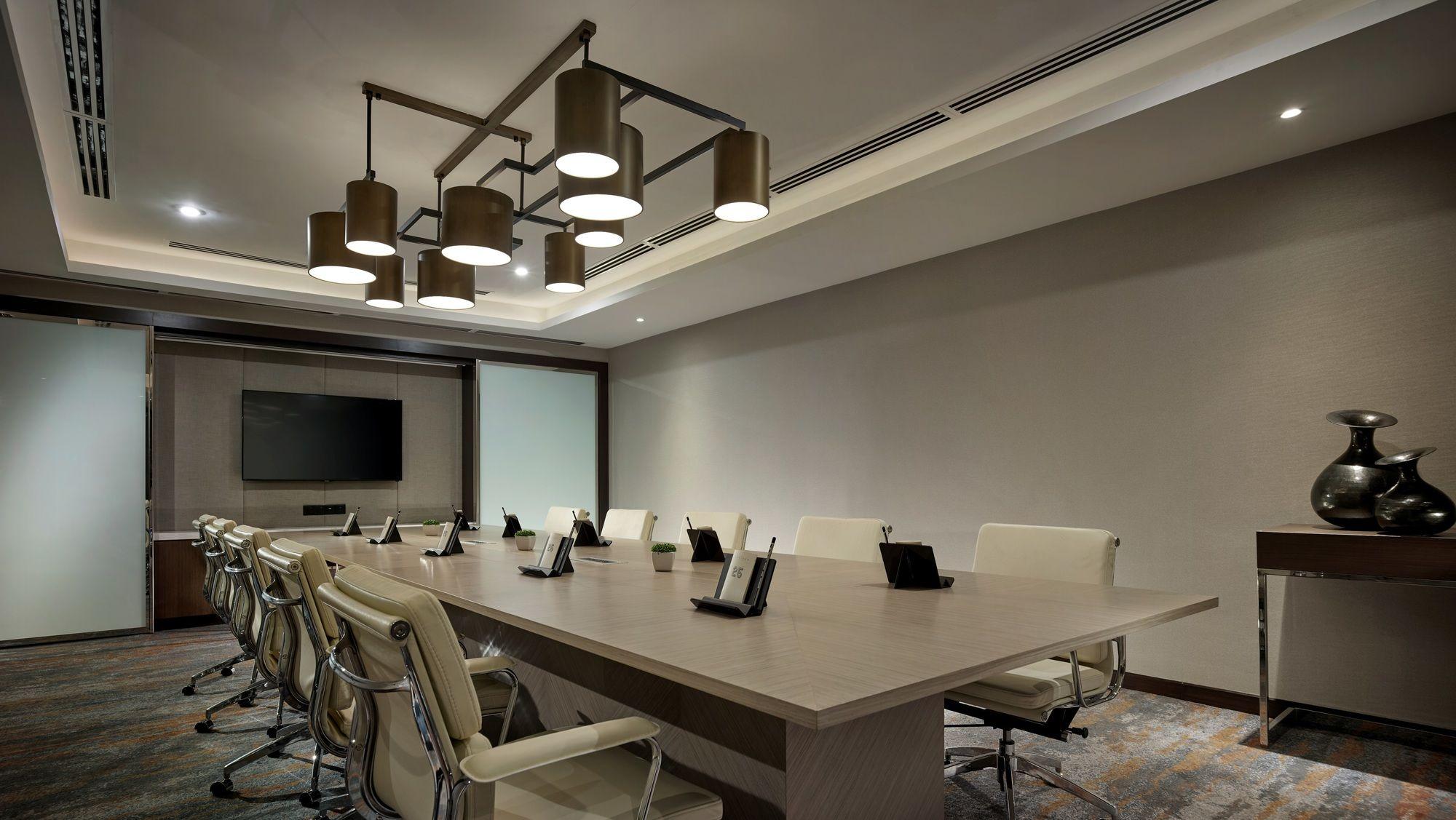 Hotel Stripes Kuala Lumpur, Autograph Collection Exterior foto A meeting room at the hotel
