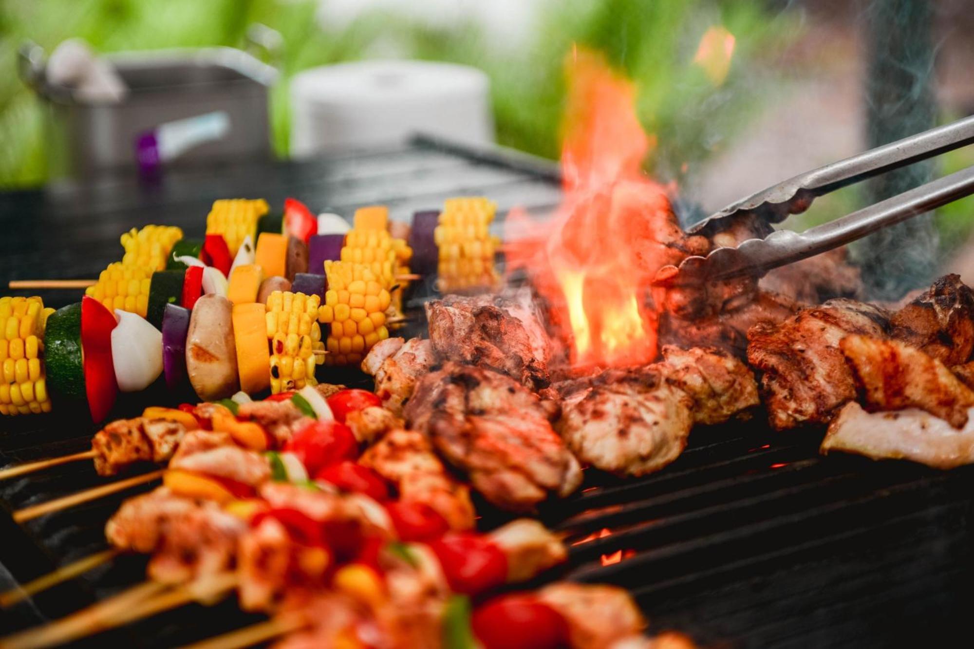Hotel Stripes Kuala Lumpur, Autograph Collection Exterior foto A barbecue