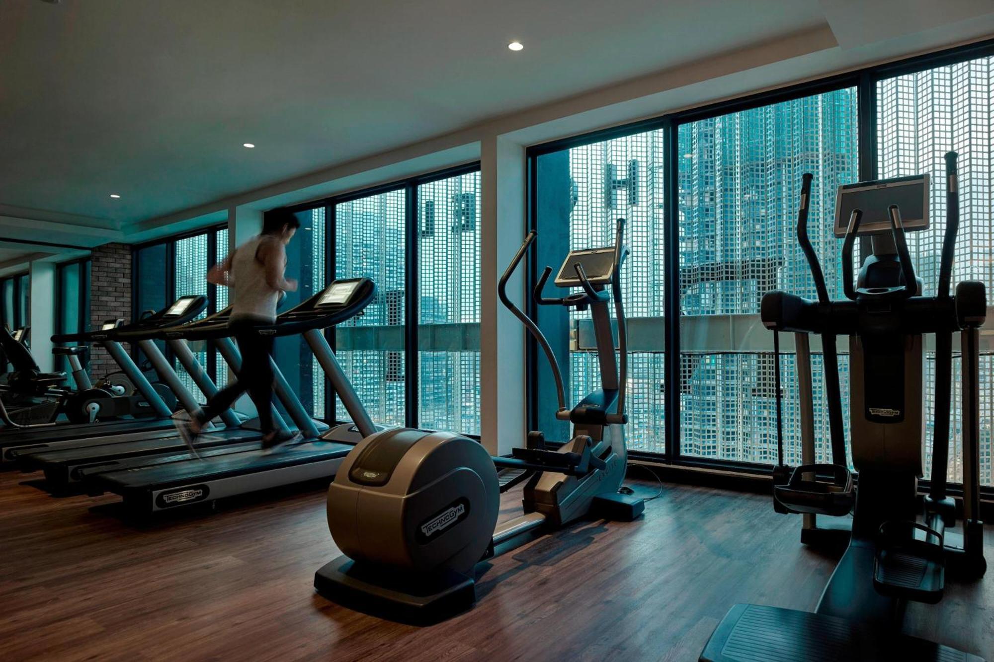 Hotel Stripes Kuala Lumpur, Autograph Collection Exterior foto The gym at the hotel