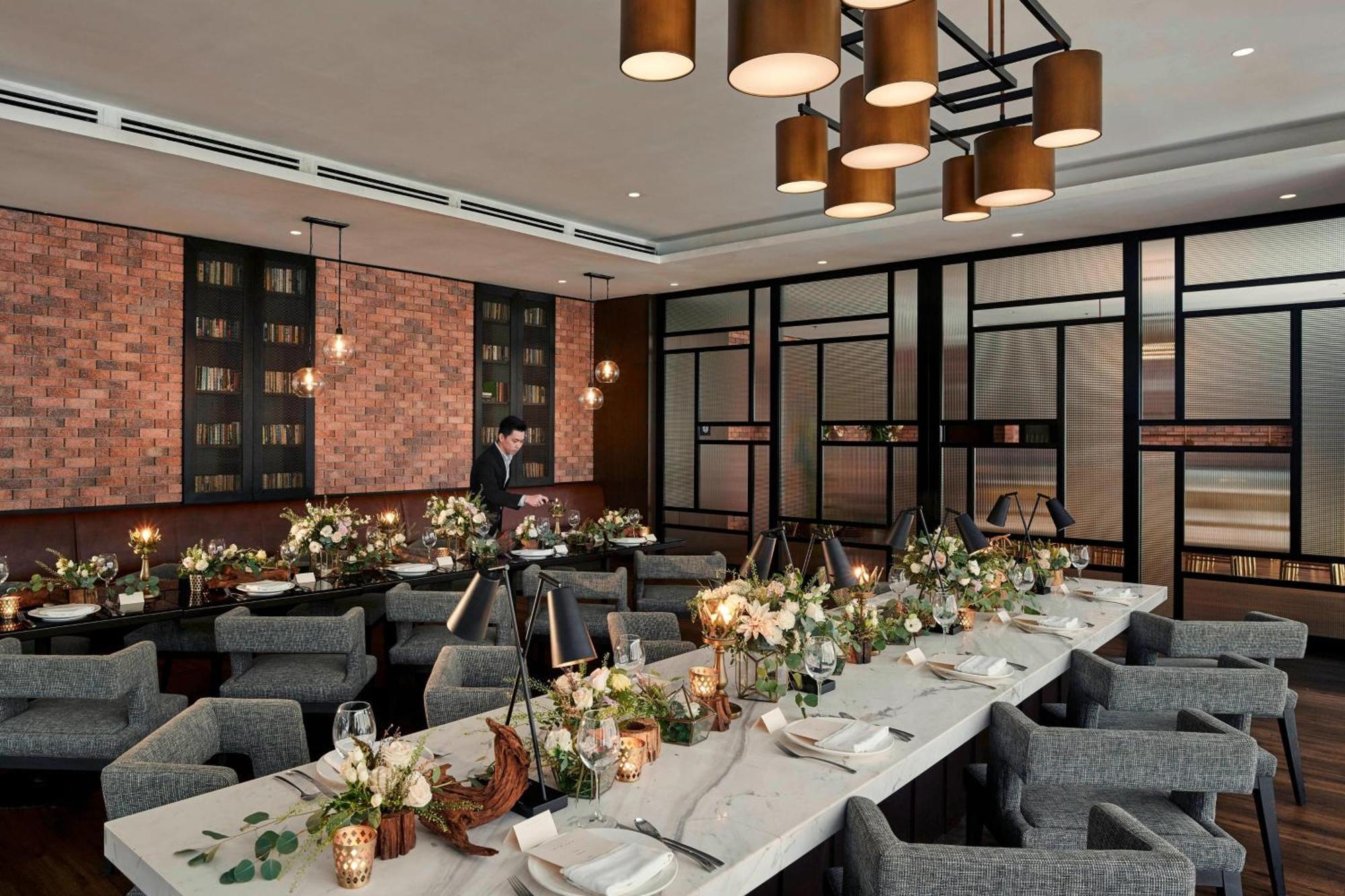 Hotel Stripes Kuala Lumpur, Autograph Collection Exterior foto The private dining room at the restaurant