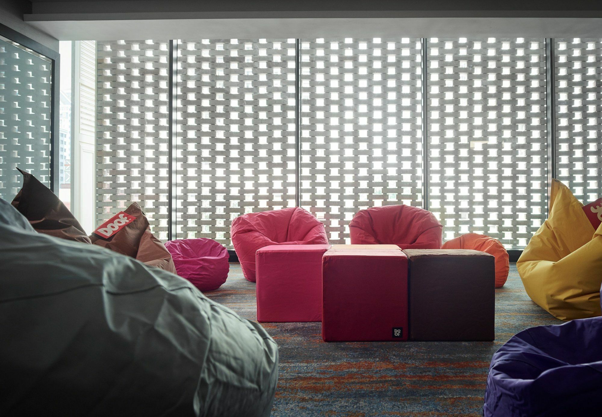 Hotel Stripes Kuala Lumpur, Autograph Collection Exterior foto Bean bag chairs