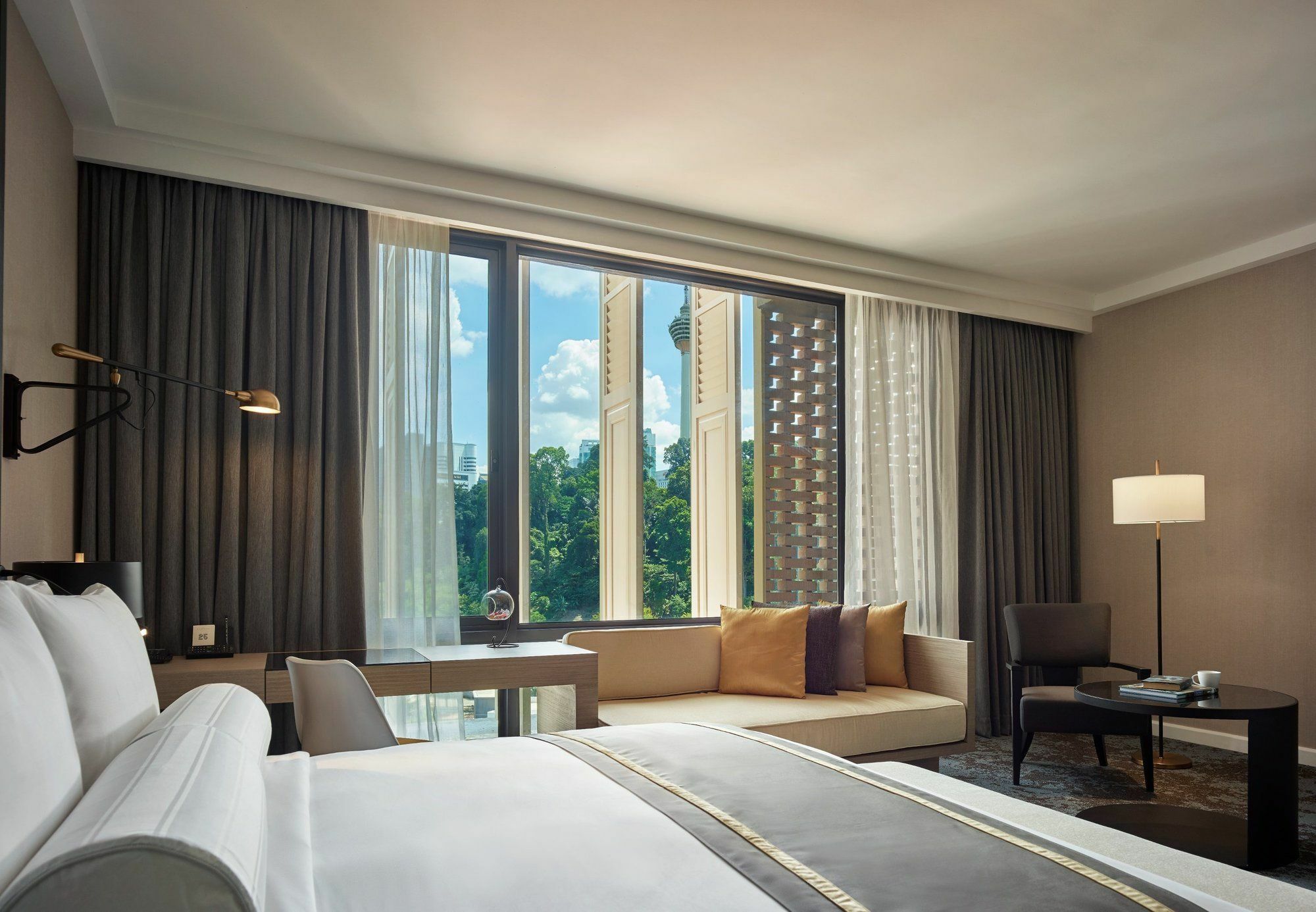 Hotel Stripes Kuala Lumpur, Autograph Collection Exterior foto Deluxe Room